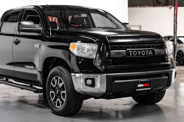 Used 2017 Toyota Tundra SR5 w/ TRD Off Road Package AWD/4WD image 5