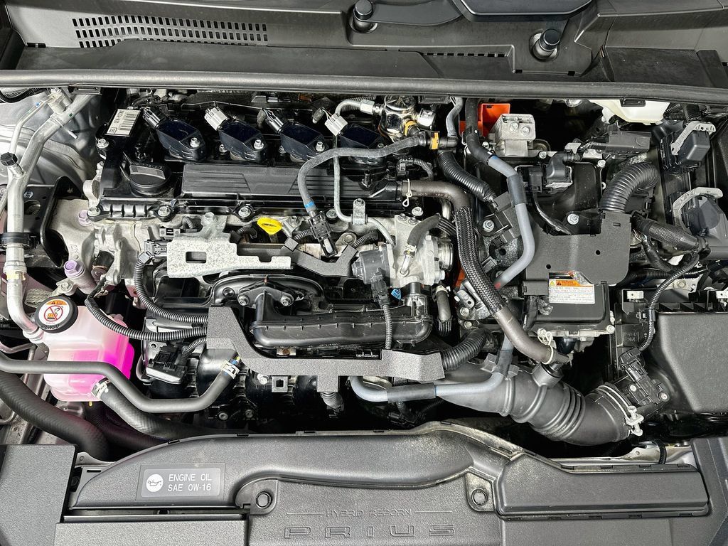 Used 2025 Toyota Prius LE FWD image 32