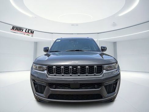 New 2026 Jeep Grand Cherokee L Limited w/ Luxury Tech Group II AWD/4WD image 8