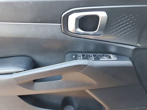 Used 2023 Kia Sorento S image 16