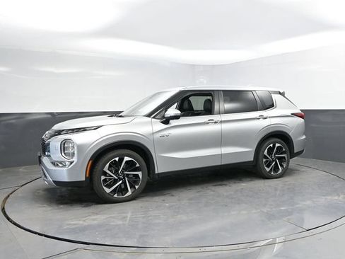 Used 2024 Mitsubishi Outlander 4WD Plug-In Hybrid image 9