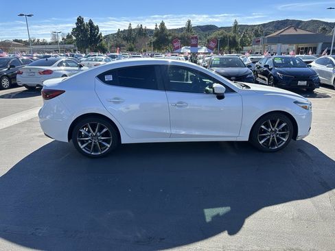 Used 2018 MAZDA MAZDA3 Grand Touring image 3