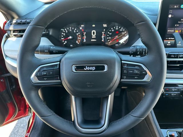 Used 2025 Jeep Compass Limited AWD/4WD image 12