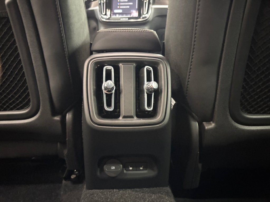 Certified 2023 Volvo C40 P8 Recharge Ultimate AWD/4WD image 31