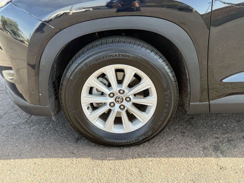 Used 2025 Toyota Grand Highlander FWD image 6