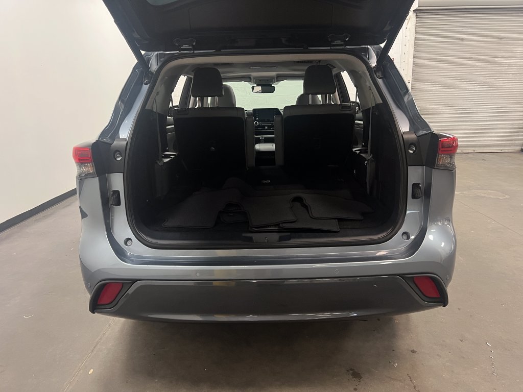 Used 2022 Toyota Highlander Limited FWD image 23