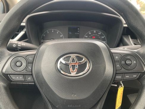 Used 2025 Toyota Corolla LE FWD image 18