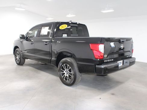 Used 2024 Nissan Titan SV image 7