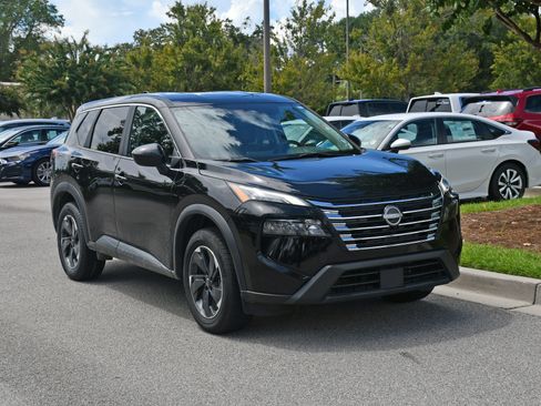 Used 2024 Nissan Rogue SV AWD/4WD image 6
