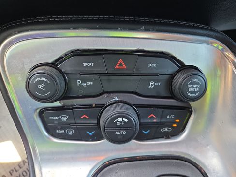 Used 2016 Dodge Challenger SXT w/ Driver Convenience Group RWD image 14