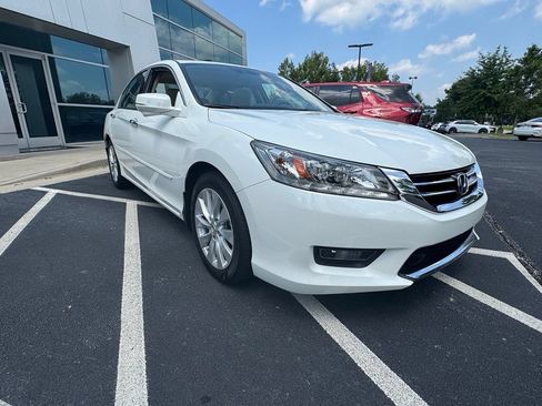 Used 2015 Honda Accord Touring image 3