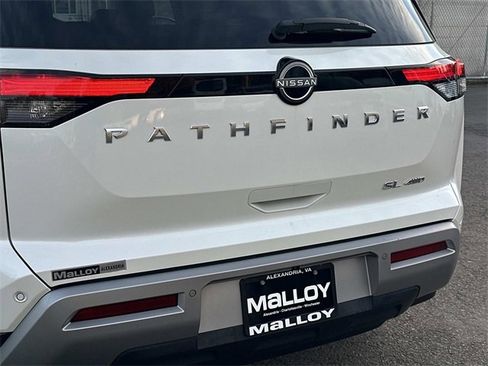 Used 2023 Nissan Pathfinder SL image 7