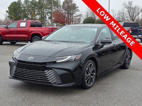 Used 2026 Toyota Camry XLE image 2