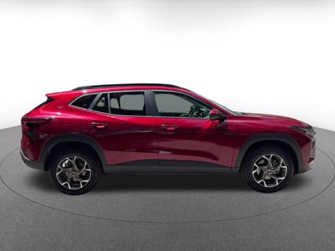 Used 2025 Chevrolet Trax LT FWD image 16