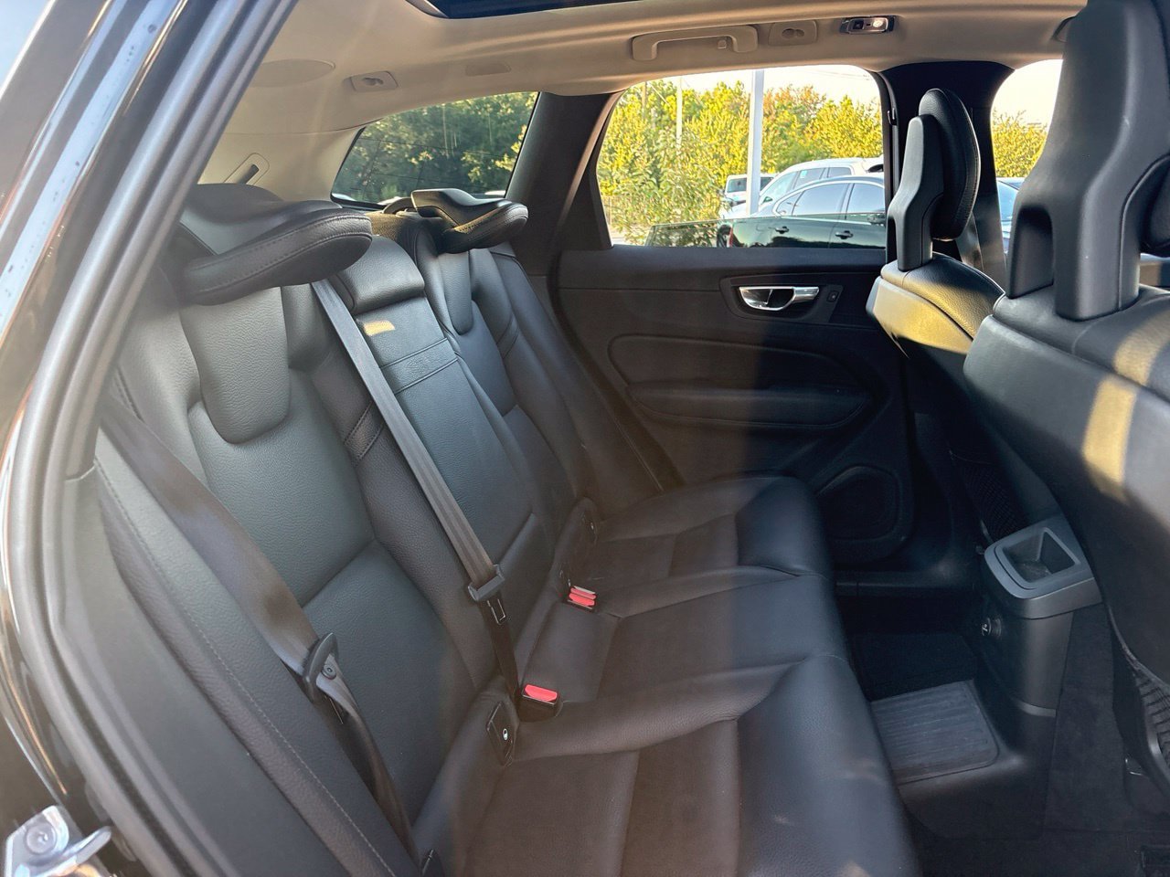 Used 2019 Volvo XC60 T8 Inscription w/ Advanced Package AWD/4WD image 11