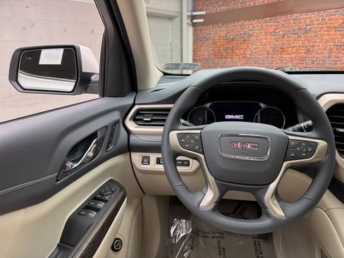 Used 2023 GMC Acadia Denali w/ Denali Technology Package image 13