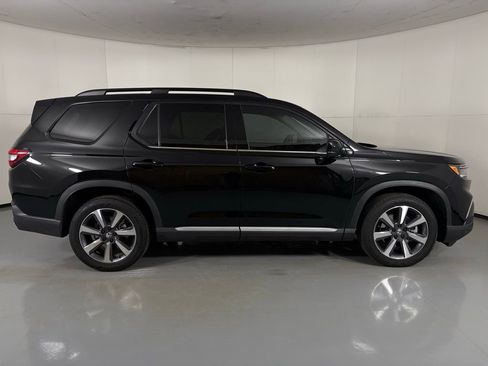 Used 2025 Honda Pilot Elite image 9