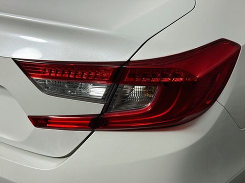 Used 2018 Honda Accord LX image 34