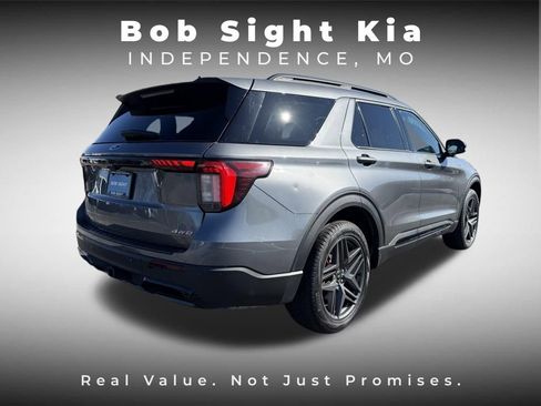 Used 2025 Ford Explorer ST-Line w/ ST-Line Street Pack image 15