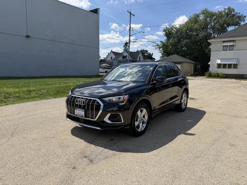 Used 2020 Audi Q3 2.0T Premium w/ Convenience Package AWD/4WD image 3