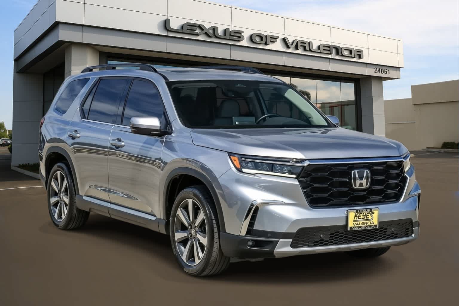 Used 2023 Honda Pilot Touring image 5