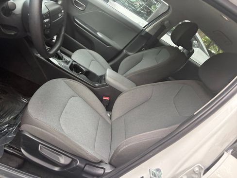Used 2025 Kia K4 FWD image 35
