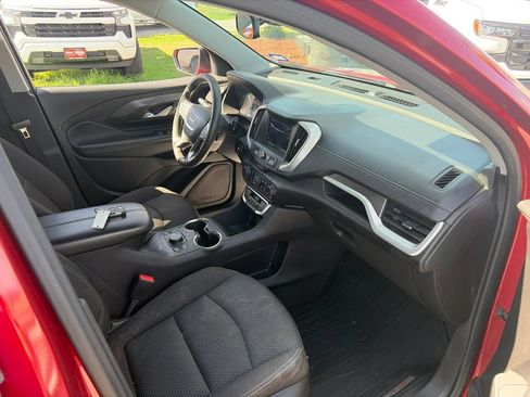 Used 2024 GMC Terrain SLE w/ Driver Convenience Package FWD image 10