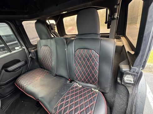 Used 2018 Jeep Wrangler Unlimited Sport S image 11