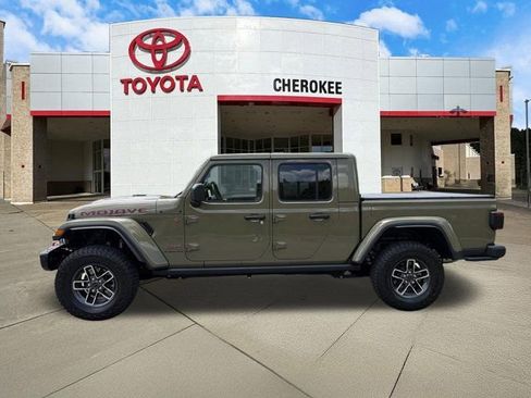 Used 2025 Jeep Gladiator Mojave AWD/4WD image 8