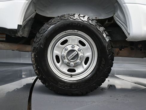 Used 2022 Ford F250 XL w/ Power Equipment Group AWD/4WD image 16