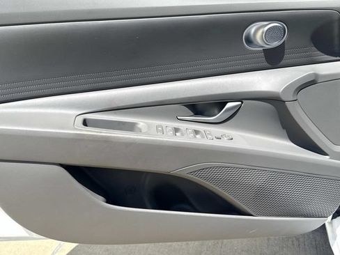 Used 2024 Hyundai Elantra SEL FWD image 24