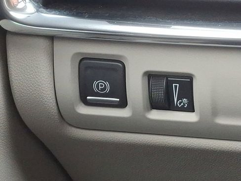 Certified 2022 Cadillac XT4 Luxury w/ Cold Weather Package image 24