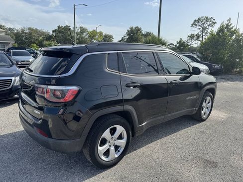 Used 2018 Jeep Compass Latitude w/ Safe & Security Group FWD image 5