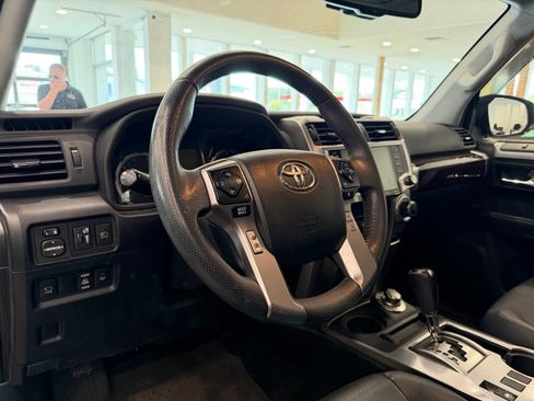 Used 2022 Toyota 4Runner Limited AWD/4WD image 12
