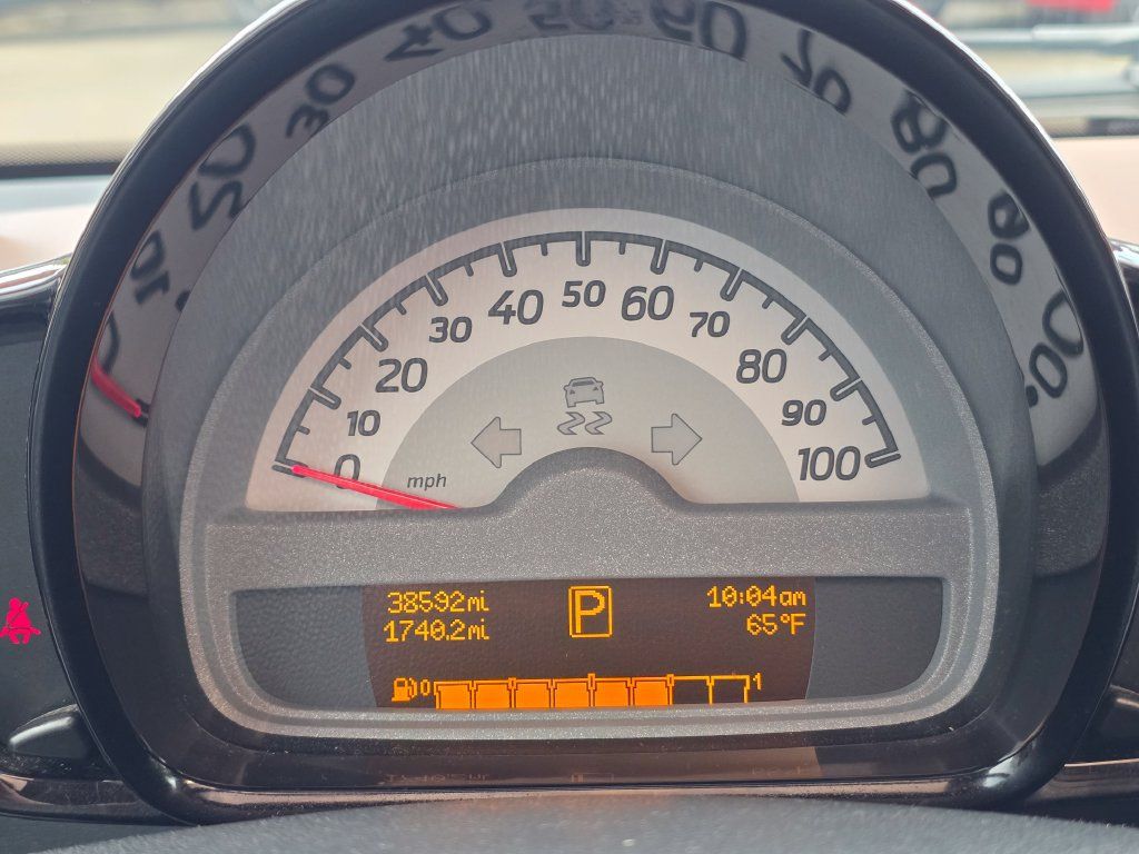 Used 2014 smart fortwo passion RWD image 13