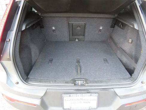 Used 2019 Volvo XC40 T4 Momentum FWD image 17