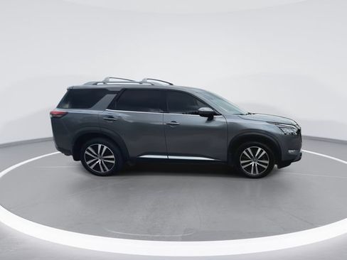 Used 2025 Nissan Pathfinder Platinum w/ Black Appearance Package AWD/4WD image 13