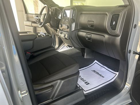 Used 2025 Chevrolet Silverado 2500 Custom w/ Custom Convenience Package image 22