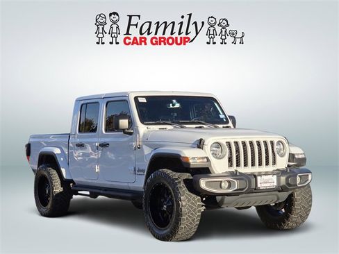 Used 2022 Jeep Gladiator Overland w/ Popular Equipment Package image 2