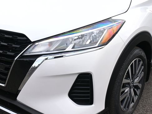 Certified 2023 Nissan Kicks SV image 11