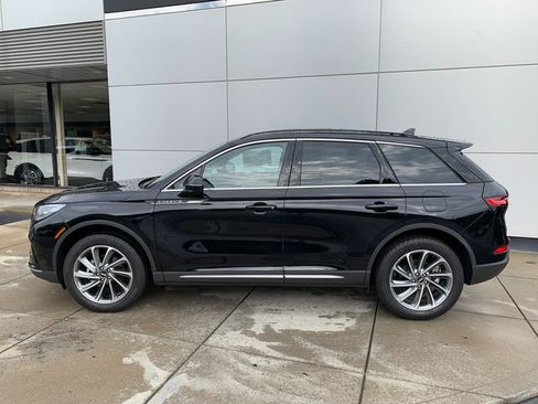 Certified 2025 Lincoln Corsair AWD w/ Equipment Group 101A image 2