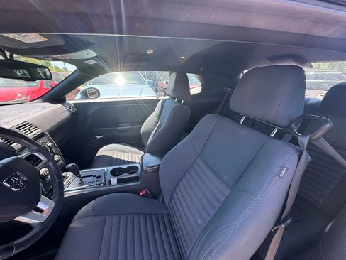 Used 2012 Dodge Challenger SXT RWD image 17
