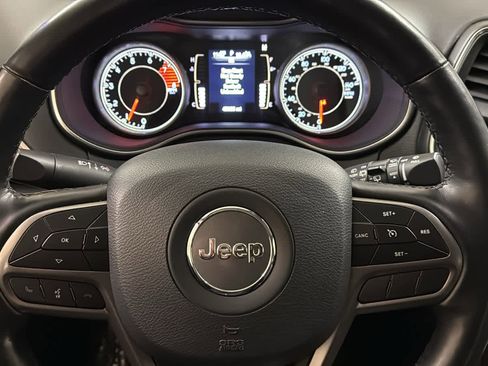 Used 2021 Jeep Cherokee Latitude Lux FWD image 16
