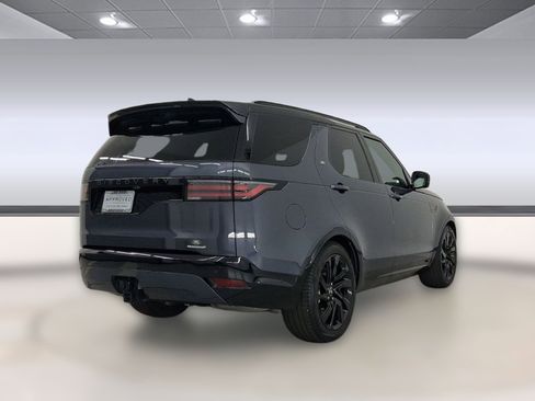 Used 2025 Land Rover Discovery Dynamic SE image 9