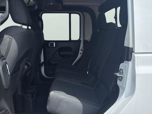 Certified 2025 Jeep Gladiator Sport AWD/4WD image 14