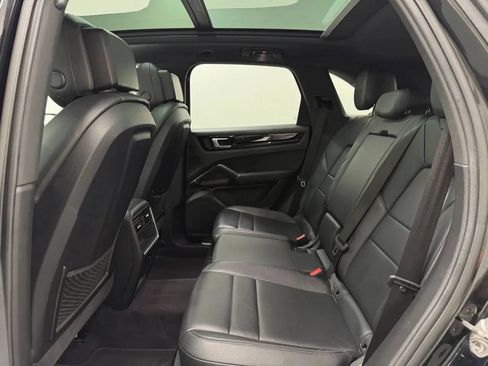 Used 2022 Porsche Cayenne AWD/4WD image 21