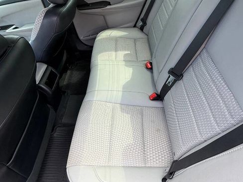 Used 2015 Toyota Camry SE FWD image 10