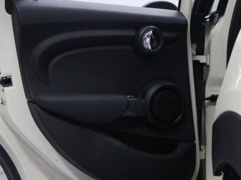 Used 2021 MINI Cooper 4-Door Hardtop w/ Storage Package image 30