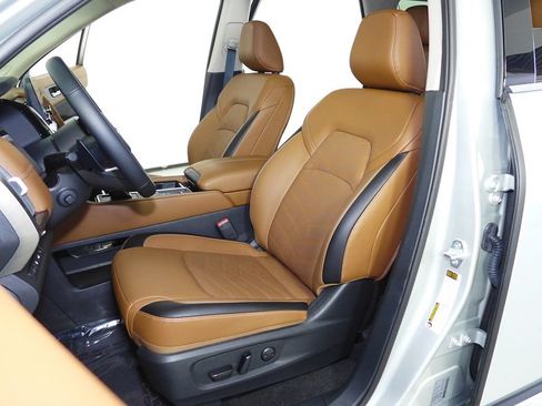 Used 2025 Nissan Pathfinder Platinum w/ Cargo Package FWD image 23