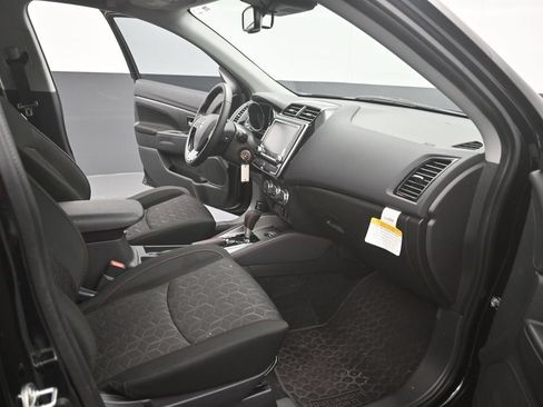 Used 2025 Mitsubishi Outlander Sport AWD image 16